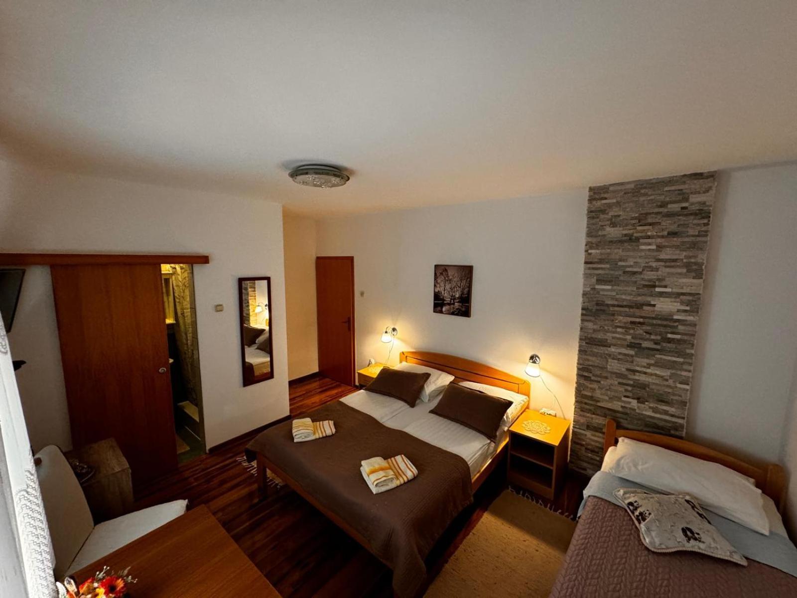 Guest House Family Varda Plitvice Lakes Plitvička Jezera المظهر الخارجي الصورة